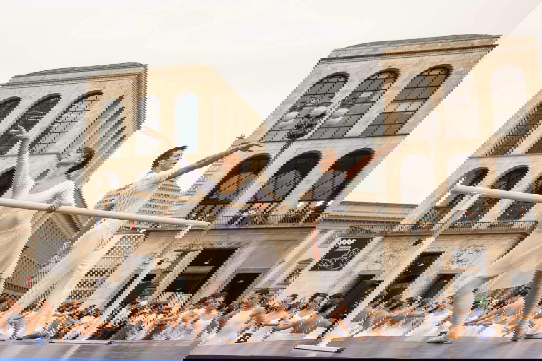 Il Ballo in Bianco di Roberto Bolle in piazza Duomo a Milano. Foto: Andre Uspenski