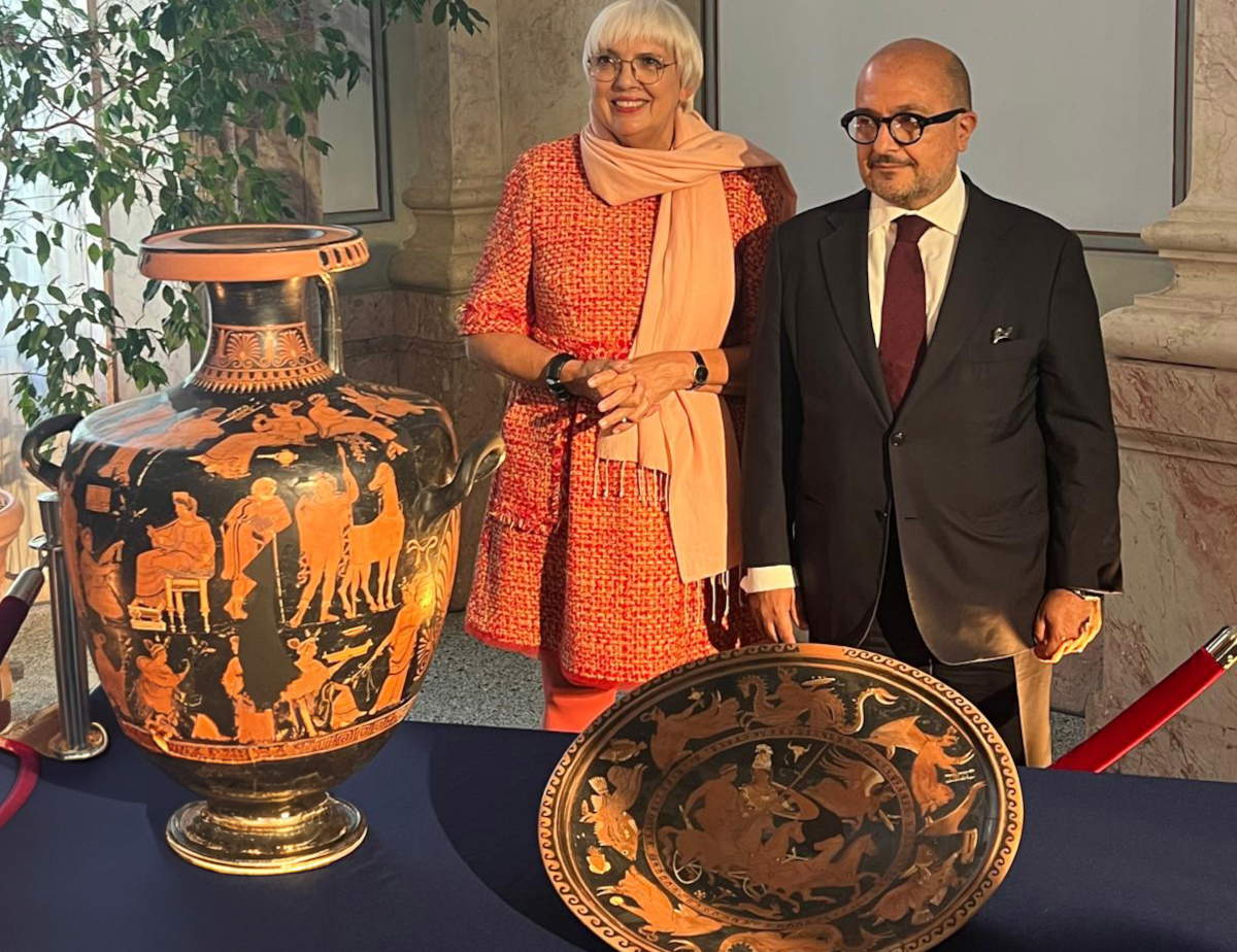 25 stolen objects now on display at Berlin's Altes Museum will be returned to Italy: agreement signed