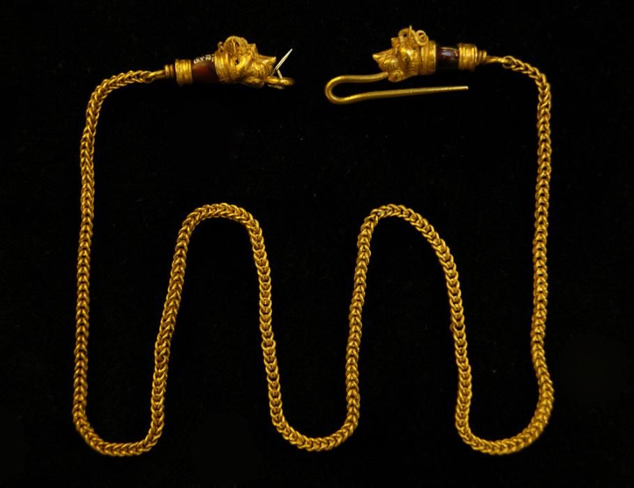 Greek gold necklace with lions, Cyprus, 3rd century BC (missing).