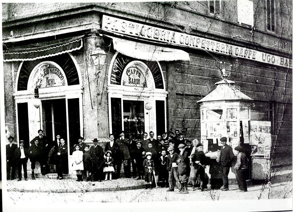 Il Caffè Bardi verso il 1920 Il Caffè Bardi verso il 1920