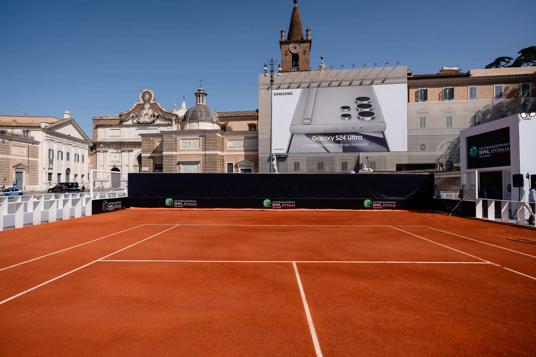 Tennis court in Piazza del Popolo in Rome for the Internazionali BNL d'Italia Tennis court in Piazza del Popolo in Rome for the Internazionali BNL d'Italia