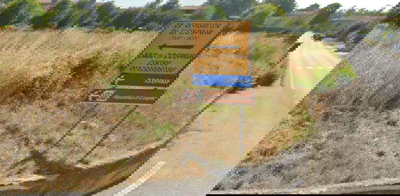 Le panneau indiquant l'ancienne République de Cospaia Le panneau indiquant l'ancienne République de Cospaia