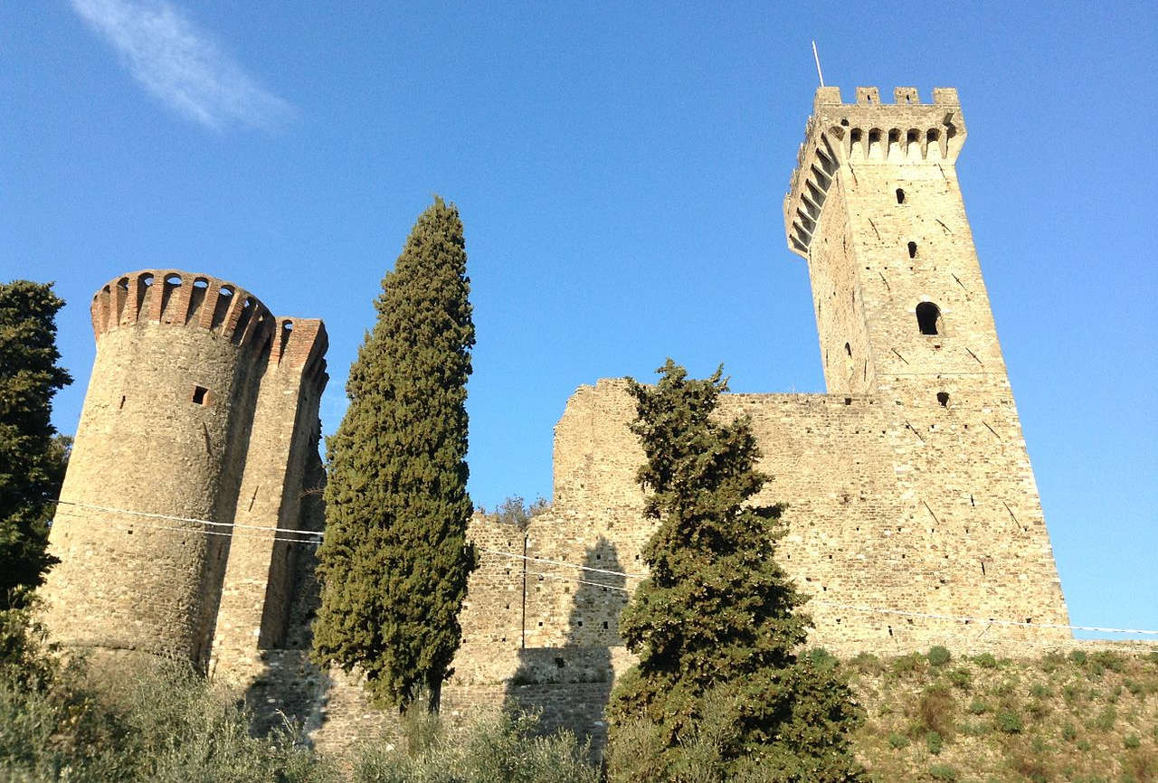 The Castle of Castelnuovo Magra, where the peace of 1306 was signed. The Castle of Castelnuovo Magra, where the peace of 1306 was signed.