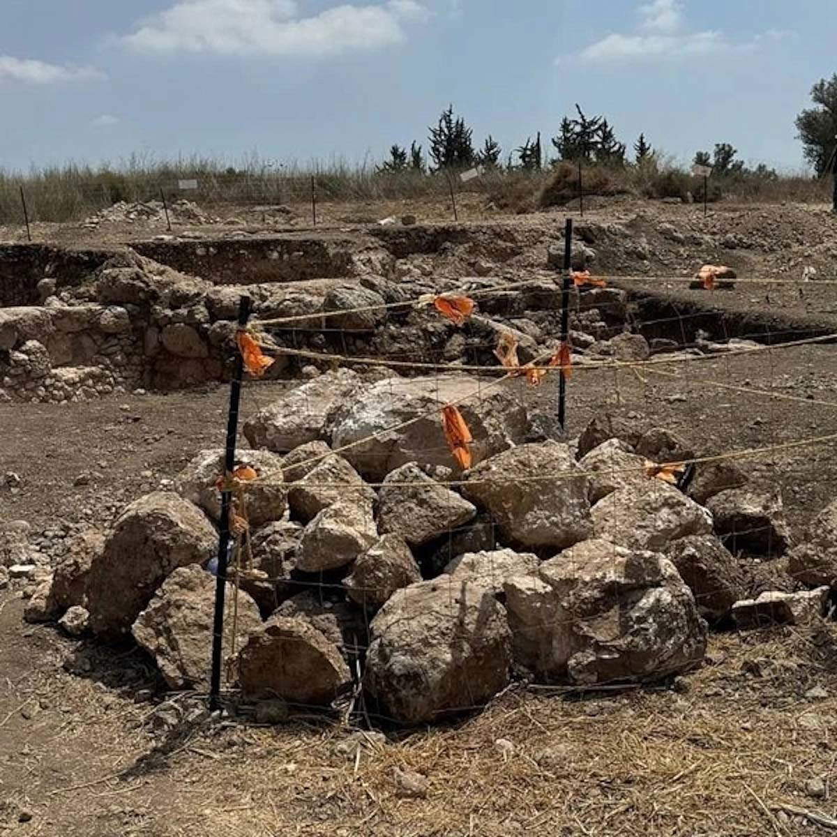 Mosaïque gravée à l'entrée de l'église byzantine découverte à Khirbet Tinshemet Mosaïque gravée à l'entrée de l'église byzantine découverte à Khirbet Tinshemet