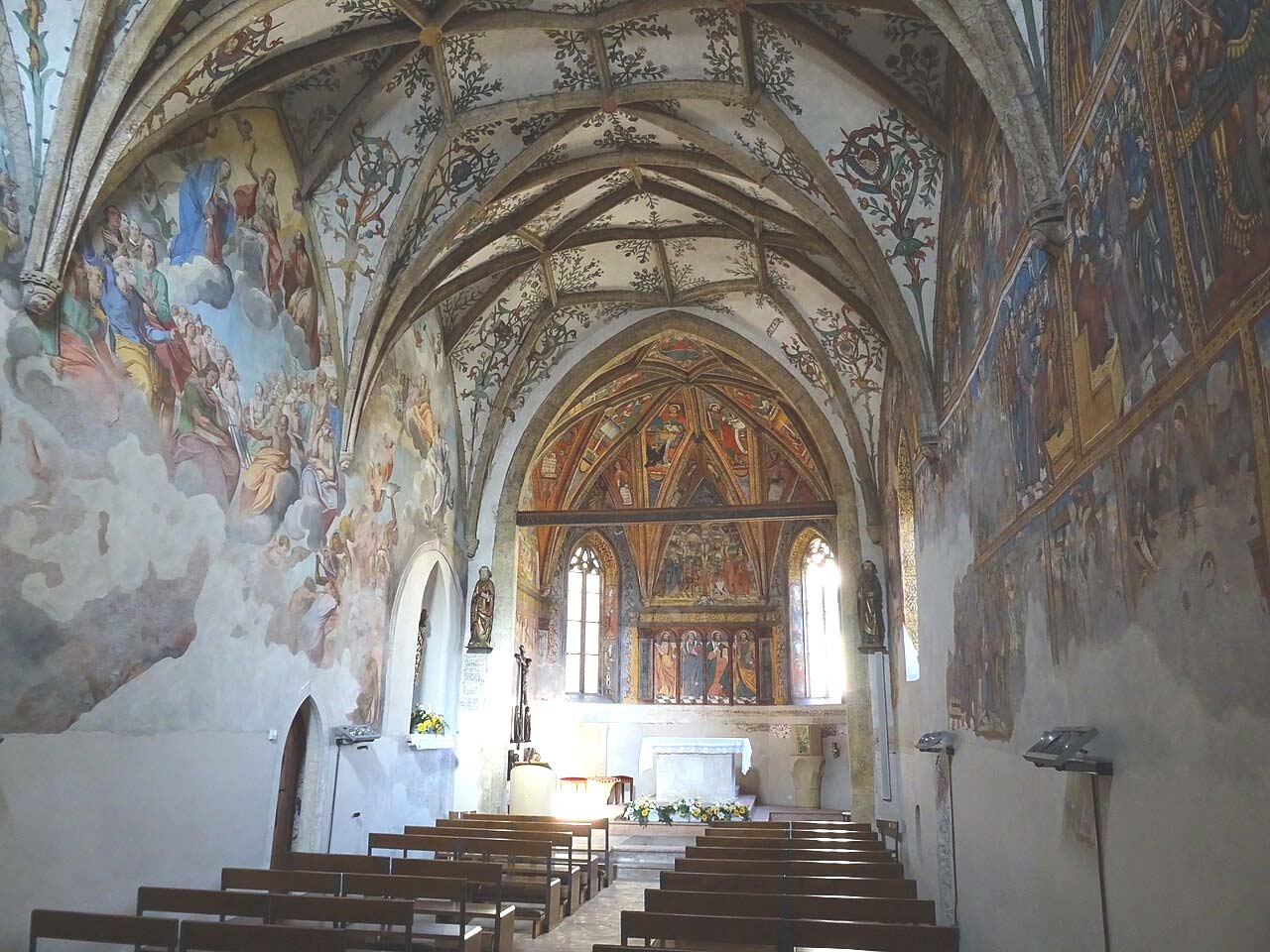 La chiesa di San Pietro a Cembra La chiesa di San Pietro a Cembra
