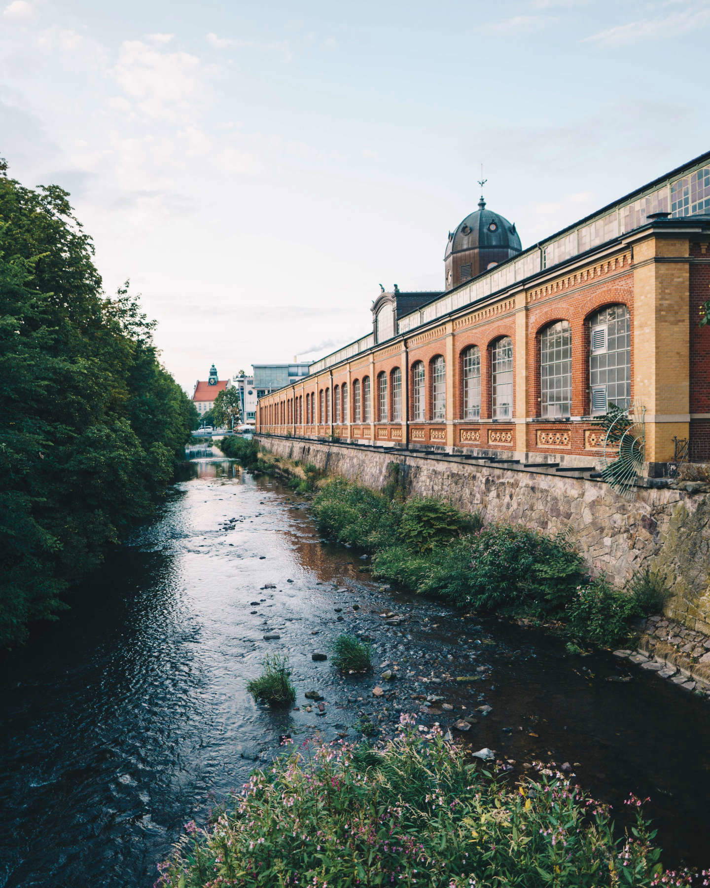 Cultura industriale di Chemnitz con lo storico mercato coperto e il fiume Chemnitz. Foto: Ernesto Uhlmann Cultura industriale di Chemnitz con lo storico mercato coperto e il fiume Chemnitz. Foto: Ernesto Uhlmann