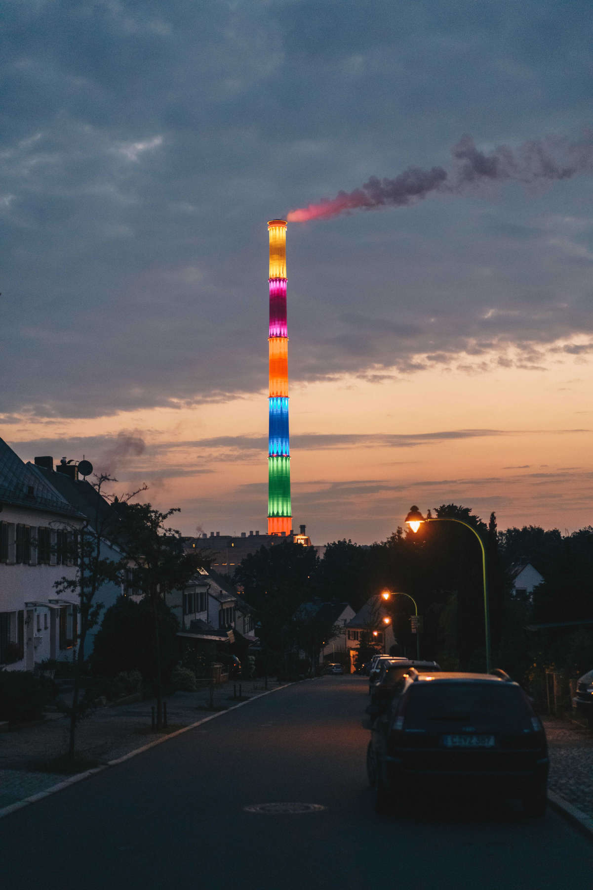 L'ex centrale termoelettrica di Chemnitz Nord, il dipinto colorato è un'opera d'arte dell'artista francese Daniel Buren. Foto: Johannes Richter L'ex centrale termoelettrica di Chemnitz Nord, il dipinto colorato è un'opera d'arte dell'artista francese Daniel Buren. Foto: Johannes Richter
