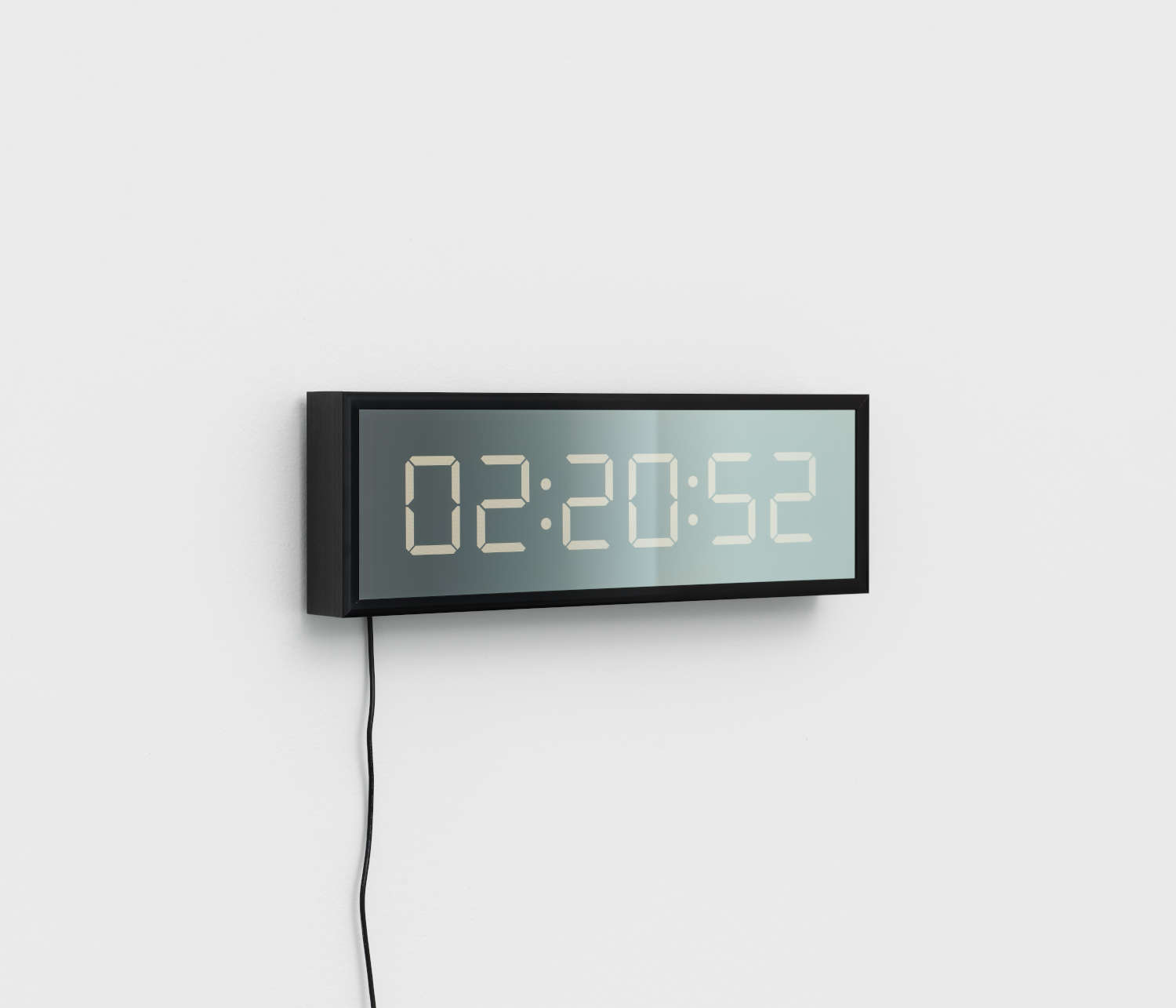 David Horvitz, A clock whose seconds are synchronized with your heartbeat (2020; cornice di alluminio, specchio, orologio, 14 x 41,9 x 6,4 cm) David Horvitz, A clock whose seconds are synchronized with your heartbeat (2020; cornice di alluminio, specchio, orologio, 14 x 41,9 x 6,4 cm)