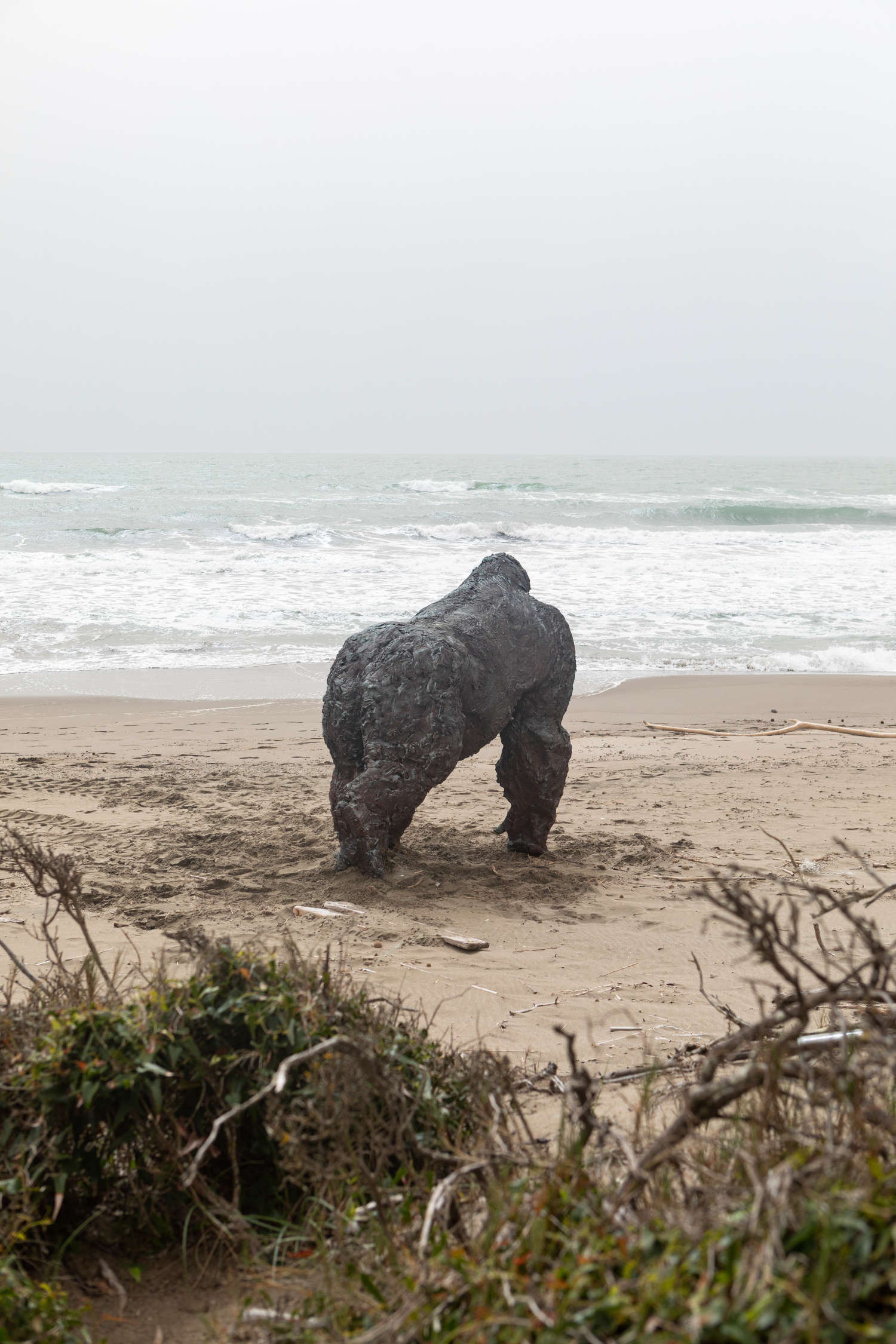 Davide Rivalta, Gorilla (2024). Photo: Daniele Molajoli