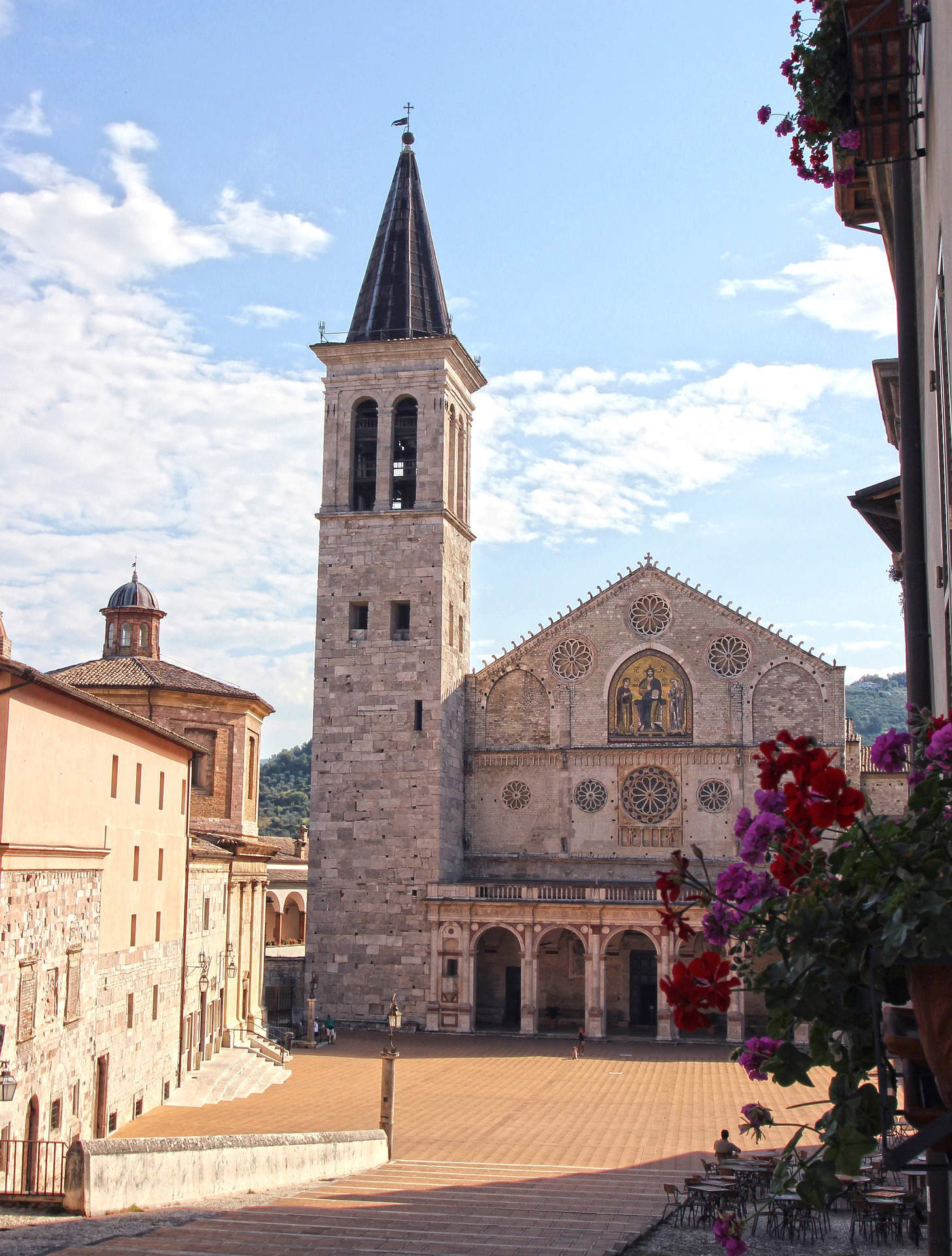 Die Kathedrale von Spoleto. Foto: Iessephoto Die Kathedrale von Spoleto. Foto: Iessephoto