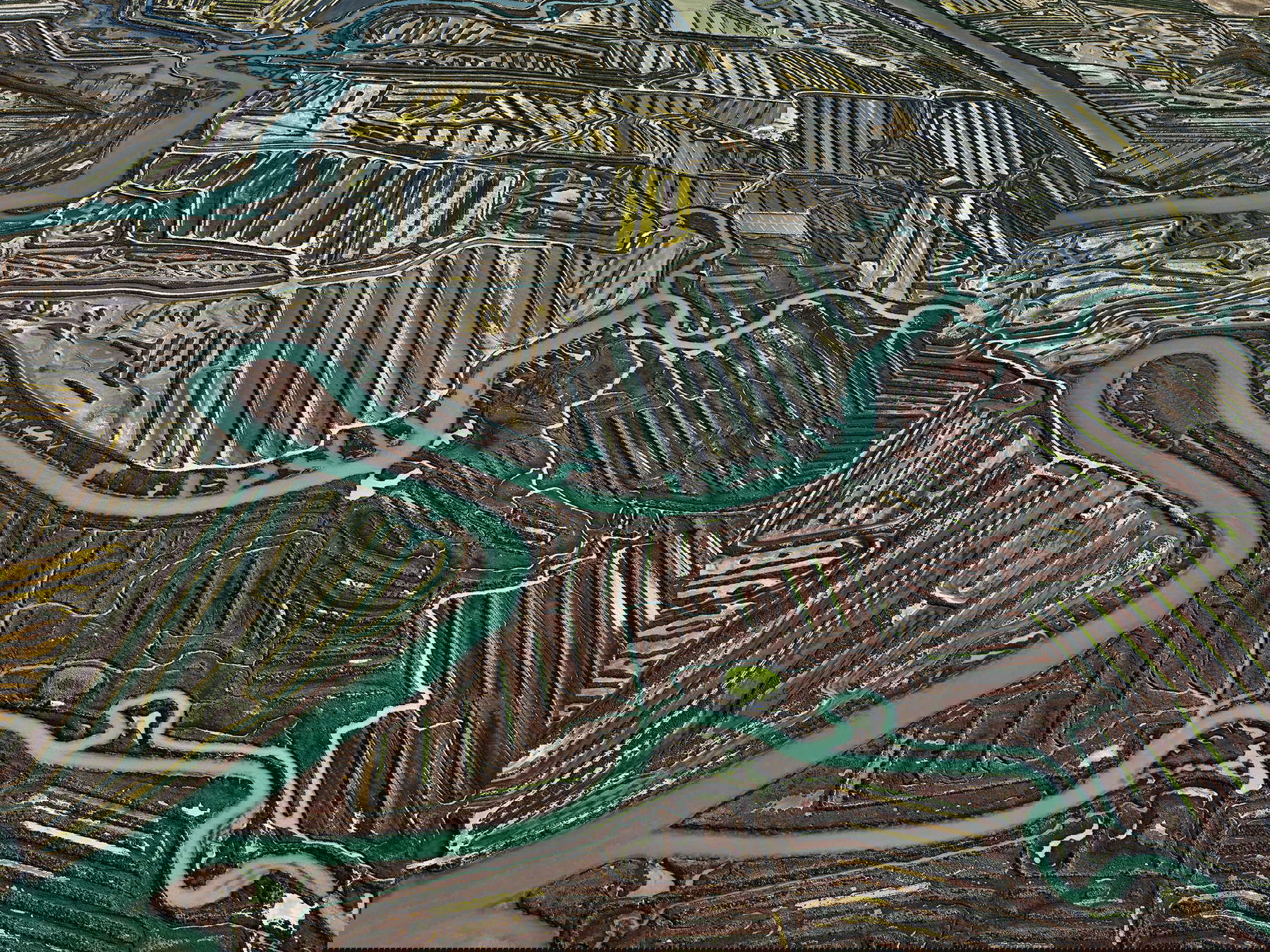 Edward Burtynsky, Salinas #2, Cádiz, Spain, 2013. Foto © Edward Burtynsky, su concessione di Flowers Gallery, London Edward Burtynsky, Salinas #2, Cádiz, Spain, 2013. Foto © Edward Burtynsky, su concessione di Flowers Gallery, London