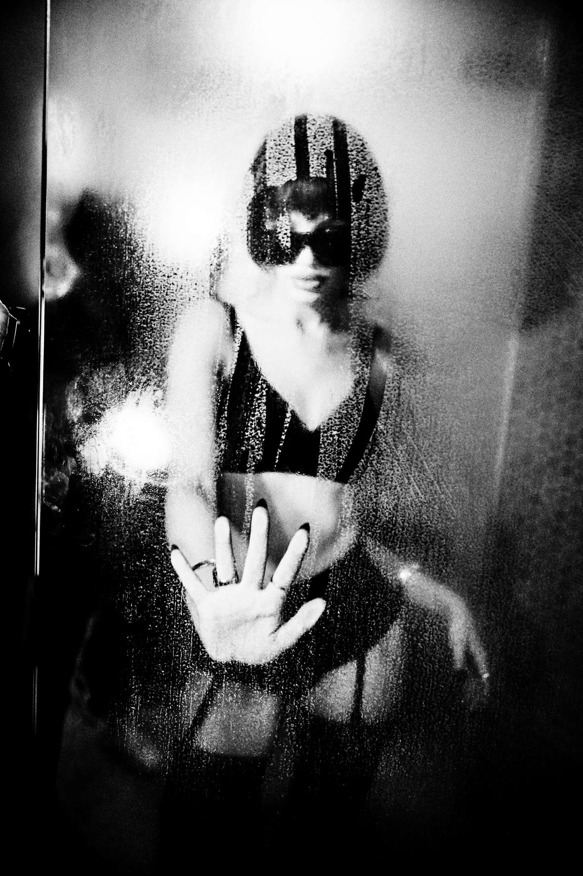 Ellen Von Unwerth, Steamy! (Los Angeles, 2018; print, 40 x 50 cm Ed. 1/15) © The artist / Courtesy of Glenda Cinquegrana Art Consulting Ellen Von Unwerth, Steamy! (Los Angeles, 2018; print, 40 x 50 cm Ed. 1/15) © The artist / Courtesy of Glenda Cinquegrana Art Consulting