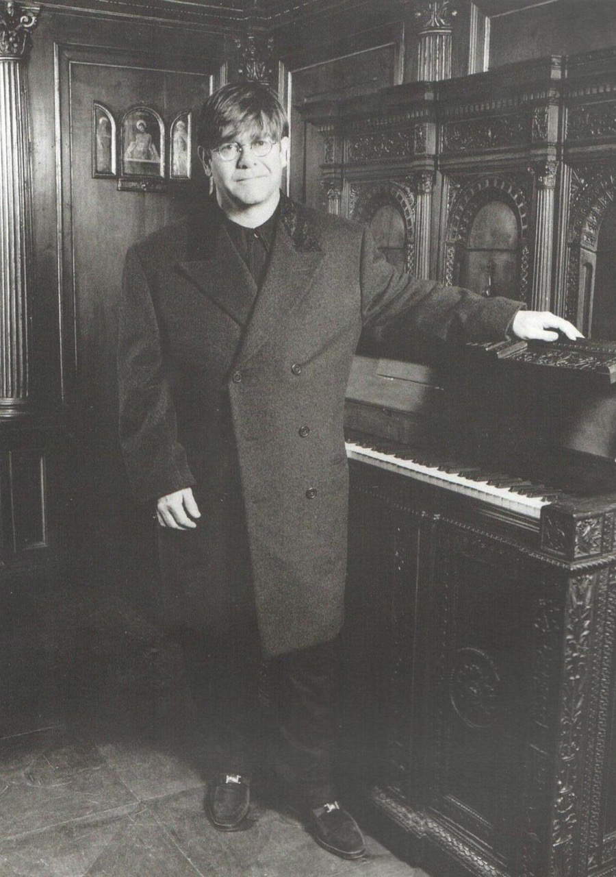 Elton John en visite au musée Bagatti Valsecchi Elton John en visite au musée Bagatti Valsecchi