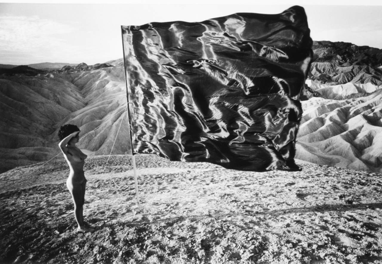 Ettore Sottsass jr, Ma fiancée salue le drapeau, 1978 ©SIAE 2024 Ettore Sottsass jr, Ma fiancée salue le drapeau, 1978 ©SIAE 2024