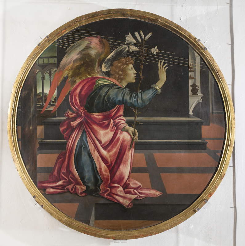 Filippino Lippi, Angelo annunciante (1483-1484; dipinto su tavola, diametro 110 cm, San Gimignano, Museo Civico) Filippino Lippi, Angelo annunciante (1483-1484; dipinto su tavola, diametro 110 cm, San Gimignano, Museo Civico)