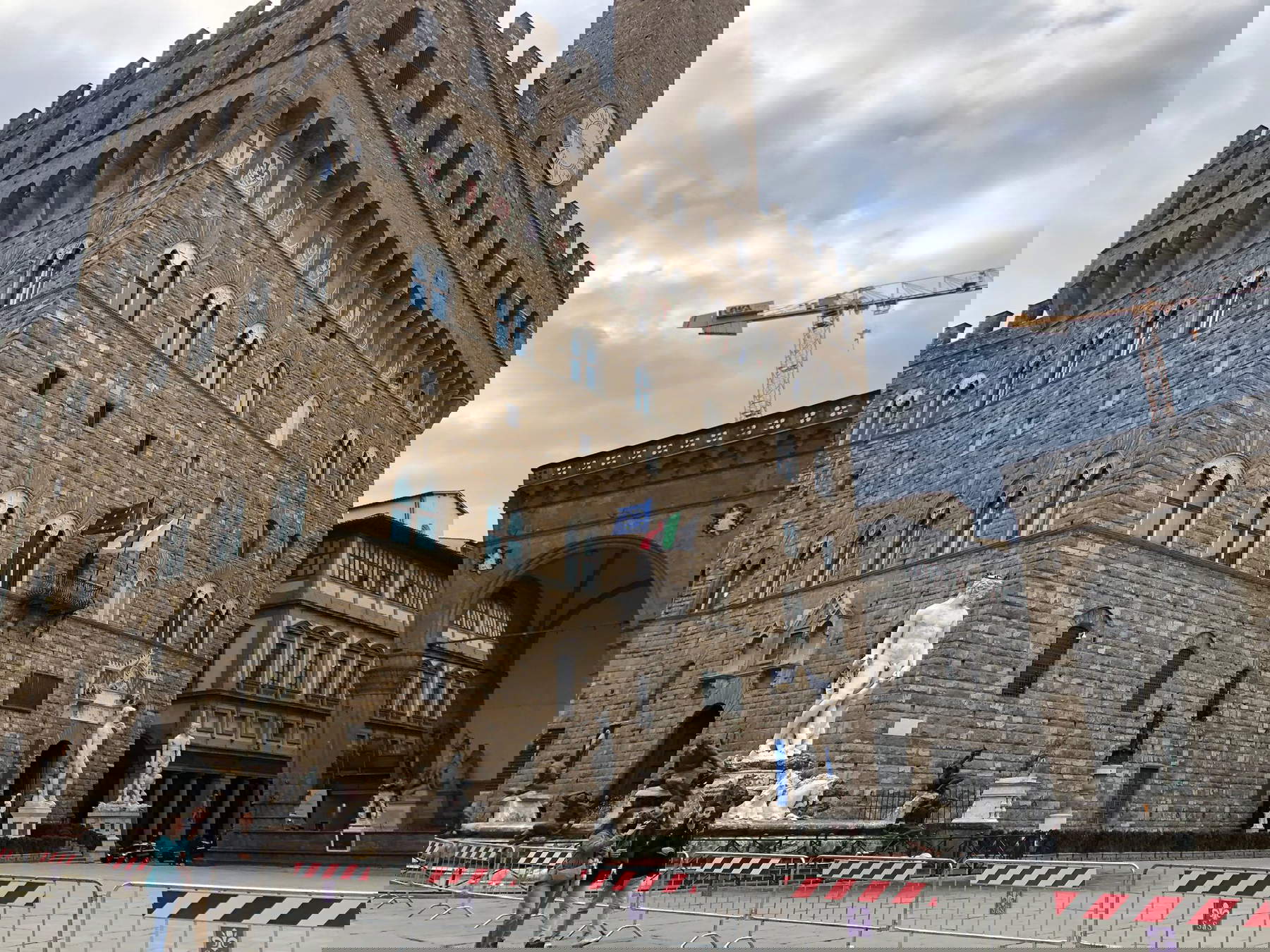 Florence, la réunion du G7 sur le tourisme commence : la Piazza della Signoria est blindée