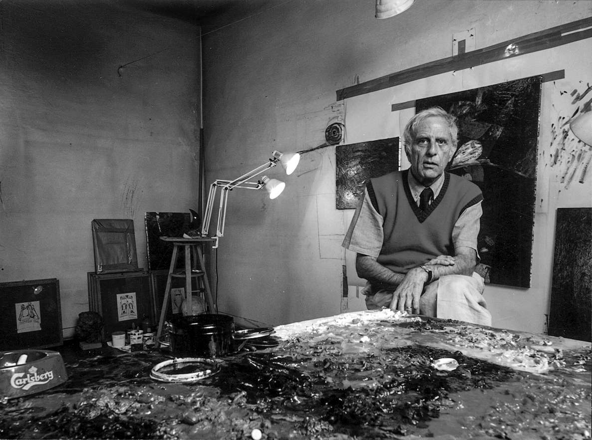 Gianni Dova nel suo studio a Milano (1985) Gianni Dova nel suo studio a Milano (1985)