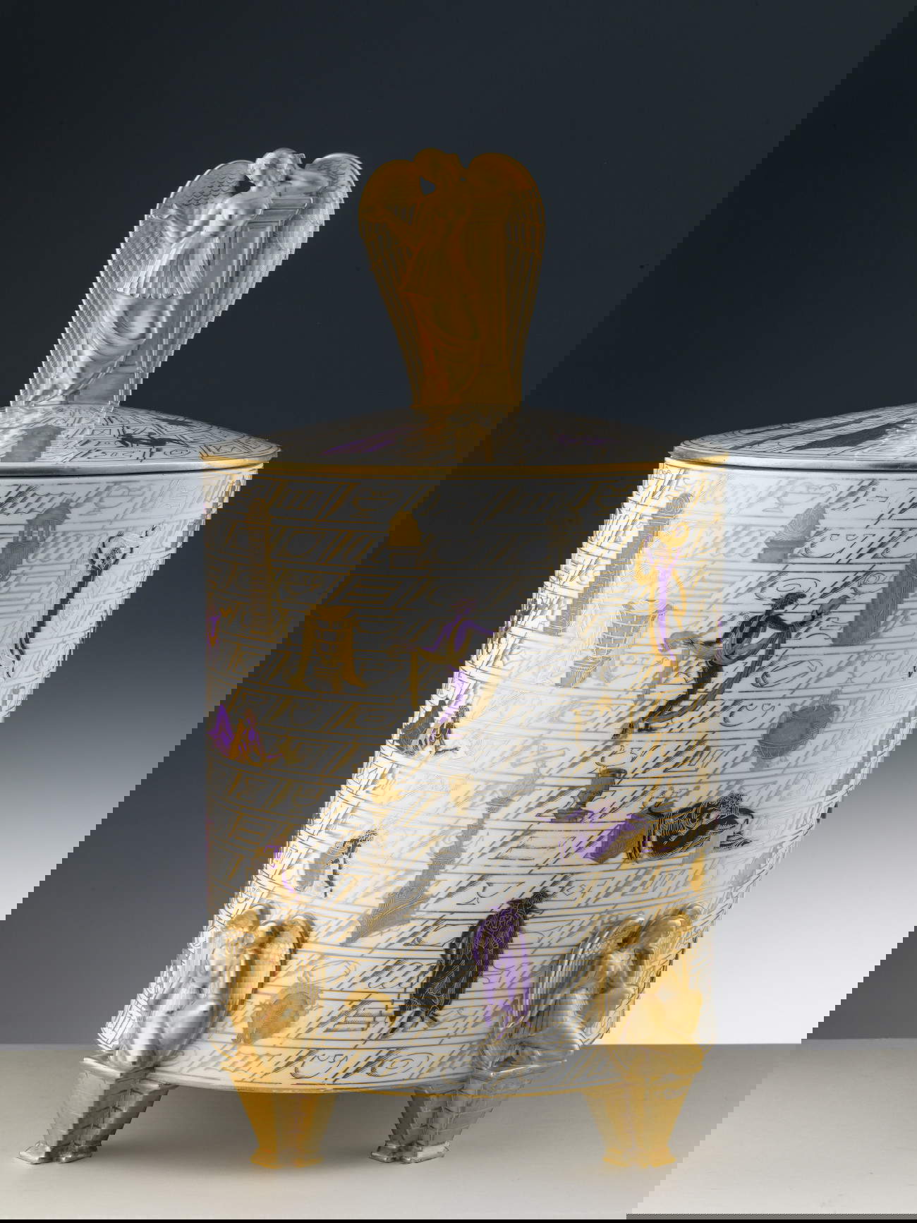 Gio Ponti et Libero Andreotti, Conversation classique Cista (1924 ; Società Ceramica Richard-Ginori ; Sesto Fiorentino, Museo Richard-Ginori della Manifattura di Doccia). Avec l'aimable autorisation du Museo Ginori