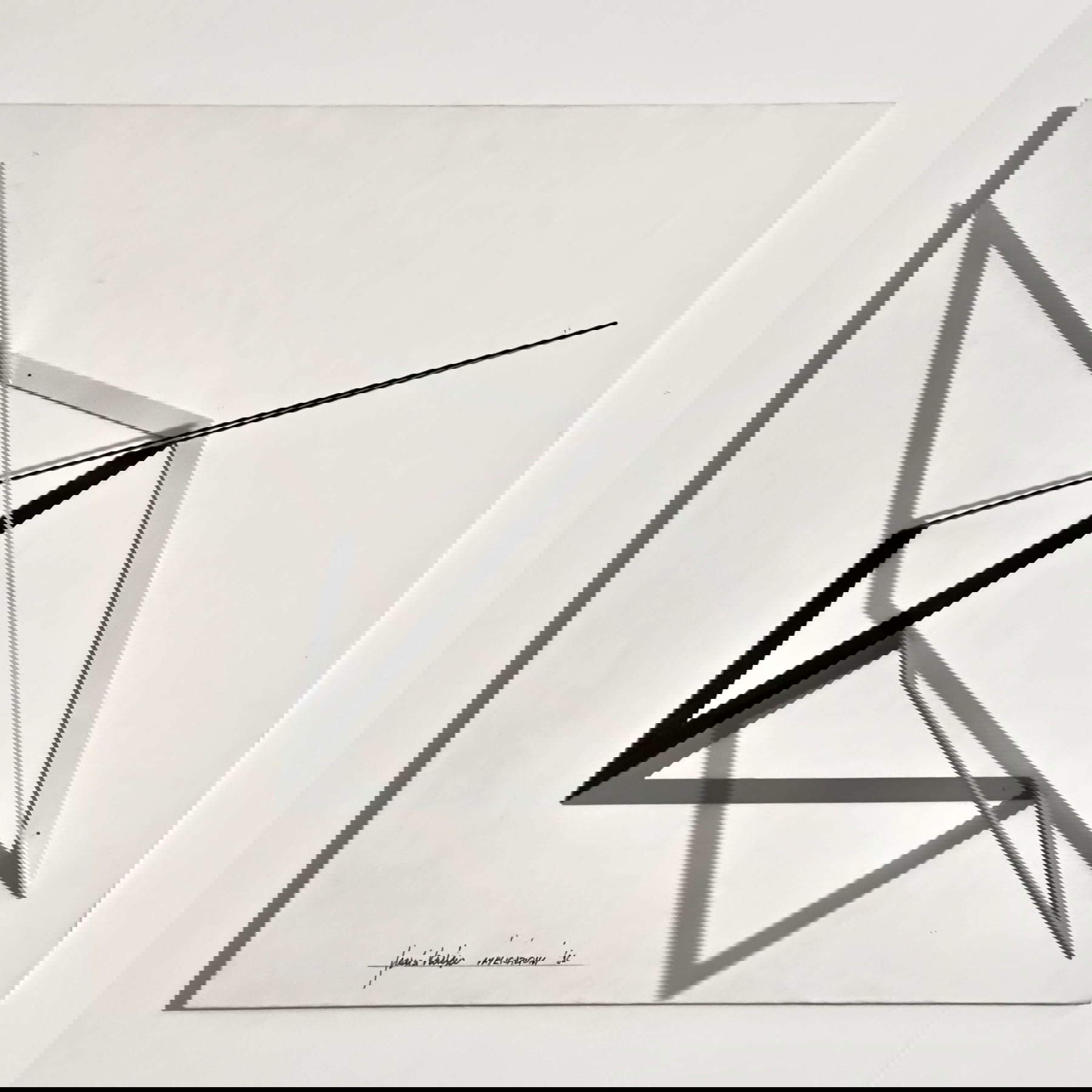 Grazia Varisco, Implications (1996; aluminio pintado sobre base de madera revestida, 57 x 57 cm; Archivio Varisco). Foto: Thomas Libis Grazia Varisco, Implications (1996; aluminio pintado sobre base de madera revestida, 57 x 57 cm; Archivio Varisco). Foto: Thomas Libis