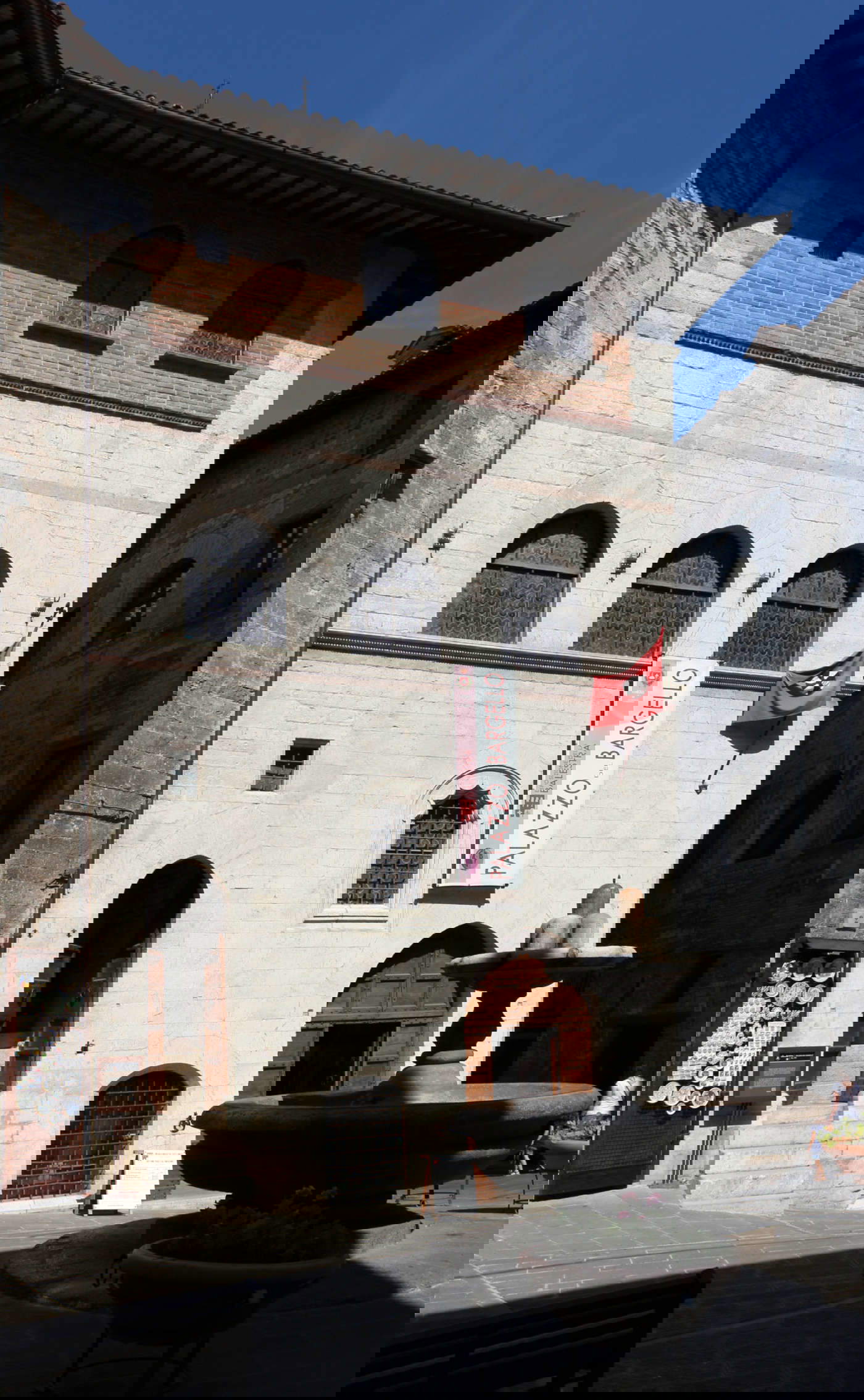 Palazzo del Bargello und der Brunnen der Verrückten. Foto: Francesco Bini