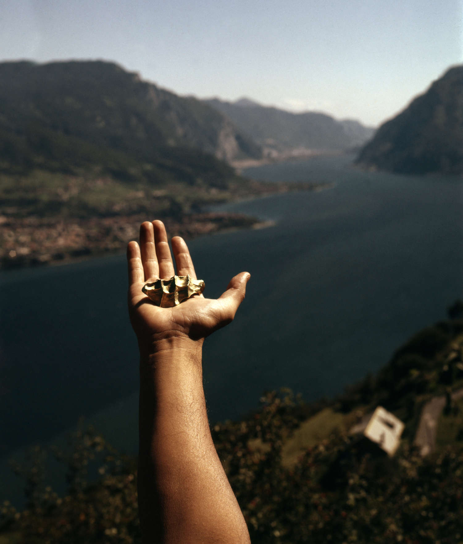 Hidetoshi Nagasawa, Or d'Ofir (1971 ; or, 3,5 x 3,5 x 8 cm)