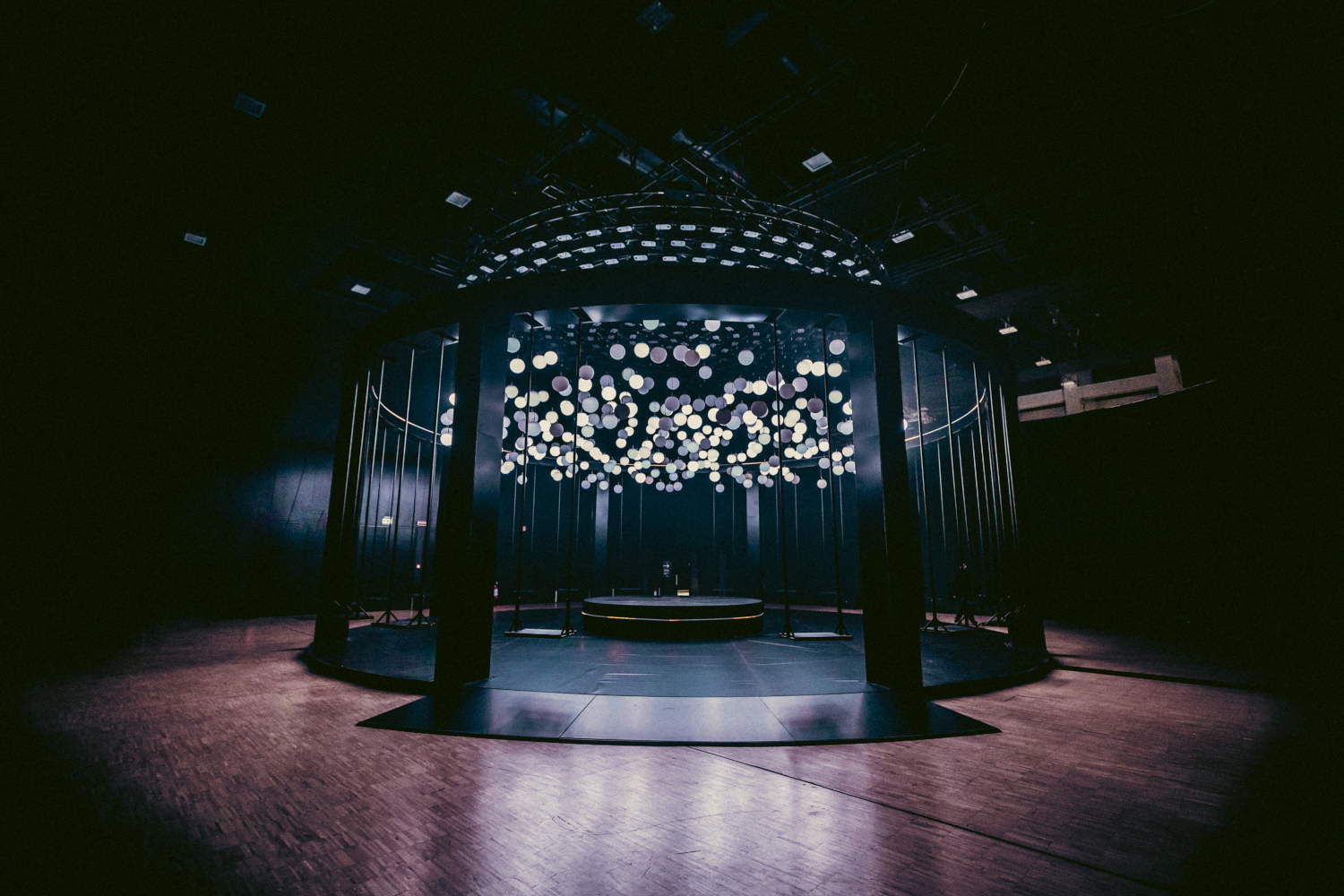 Hyperstudio, 10 Agosto, (2024; installation view Euphoria - Art is in the Air, La Nuvola, Roma). Su gentile concessione di  Balloon Museum