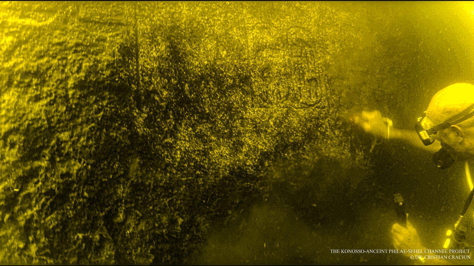 Sculptures découvertes sous les eaux du Nil Sculptures découvertes sous les eaux du Nil