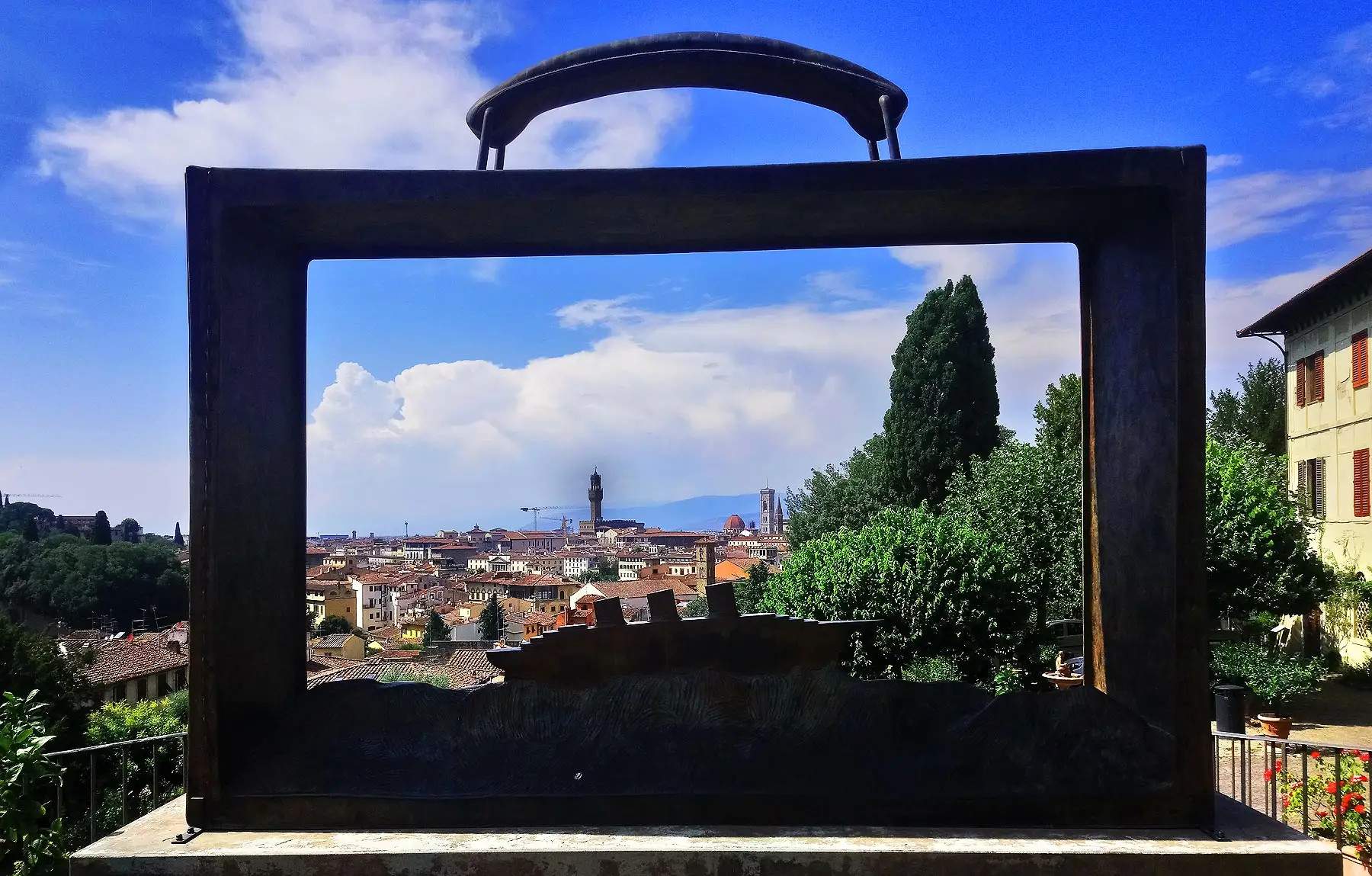 La ville de Florence et la Fondation Folon lancent un concours photo pour le 90e anniversaire de l'artiste