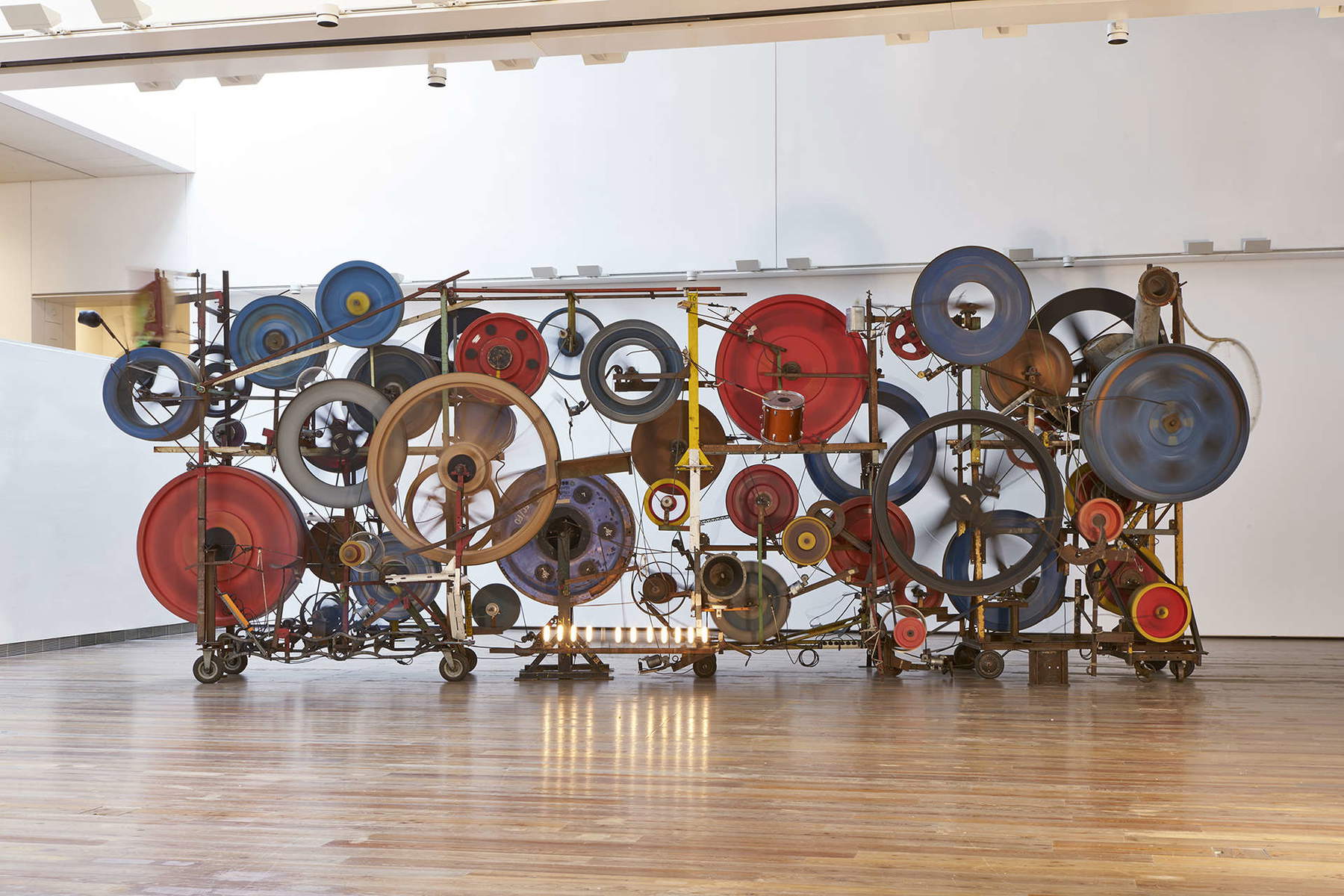 Jean Tinguely expone en Milán: la mayor retrospectiva italiana desde su muerte