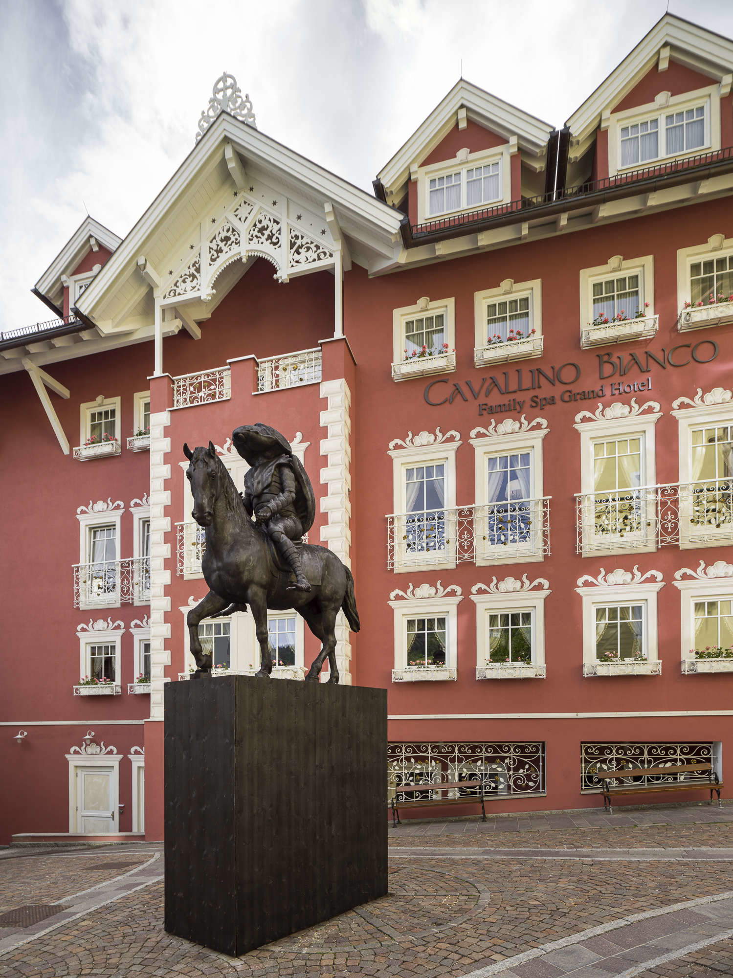 Julius von Bismarck, Beetle On A Horse (2024) Julius von Bismarck, Beetle On A Horse (2024)