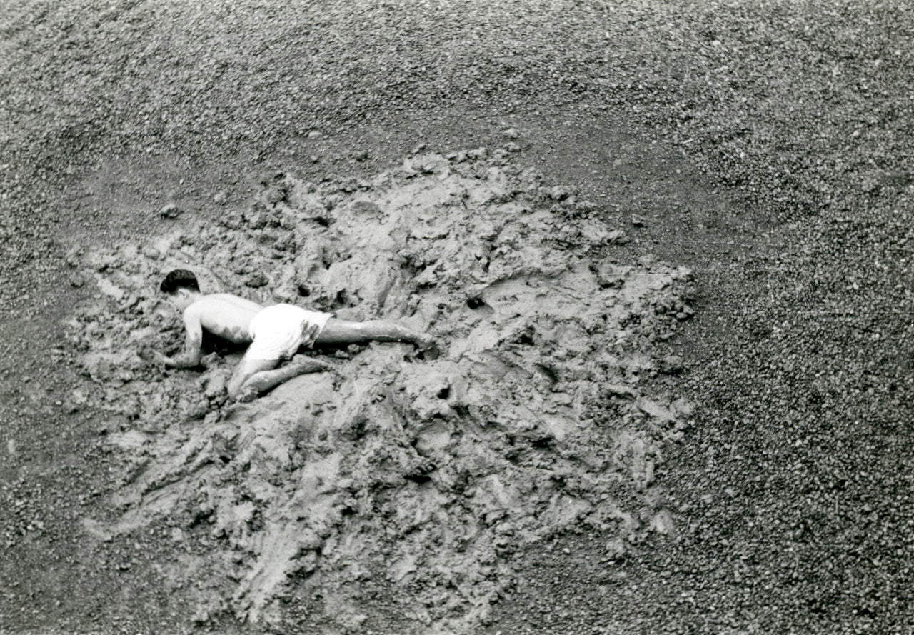 Kazuo Shiraga, Challenge with Mud (1955 ; performance)