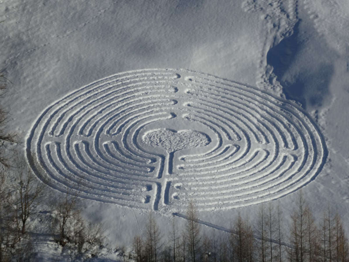 The Snow Labyrinth of Chamois, Valentine's Labyrinth 2024. Photo: Gian Mario Navillod