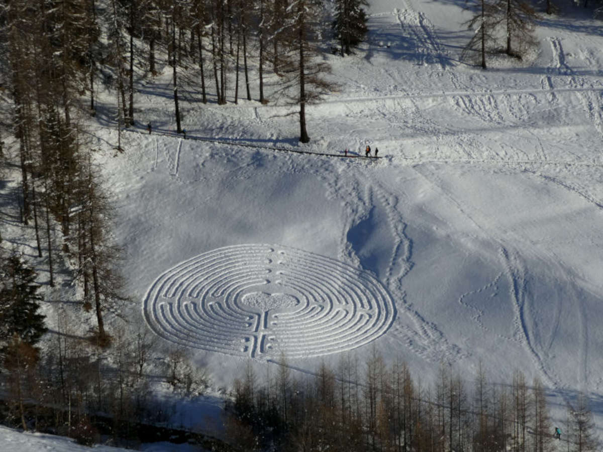 The Snow Labyrinth of Chamois, Valentine's Labyrinth 2024. Photo: Gian Mario Navillod