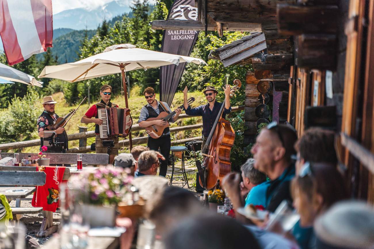 For the Salzburg summer, ALM:KULTUR, the program of events including concerts and workshops in the huts, returns 