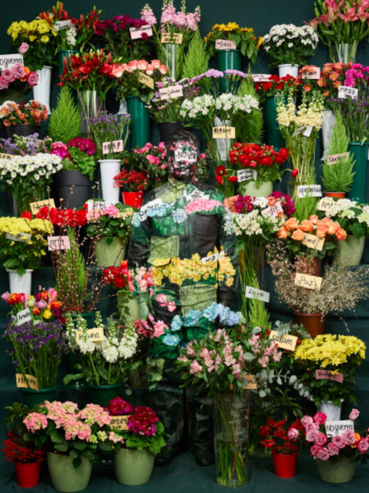 Liu Bolin, No war (2023; inkjet print, 120 x 90 cm). Courtesy of the artist and Gaburro Gallery