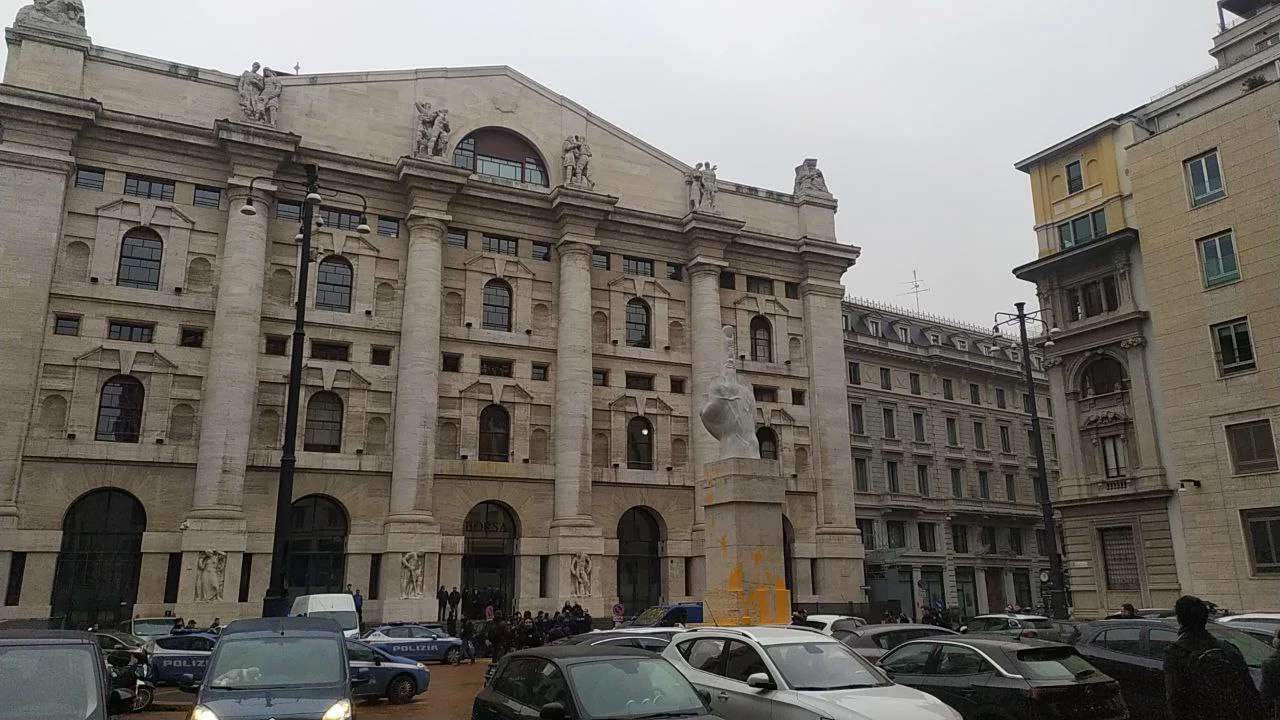 Milan, will go to trial the three activists who daubed L.O.V.E., Cattelan's finger
