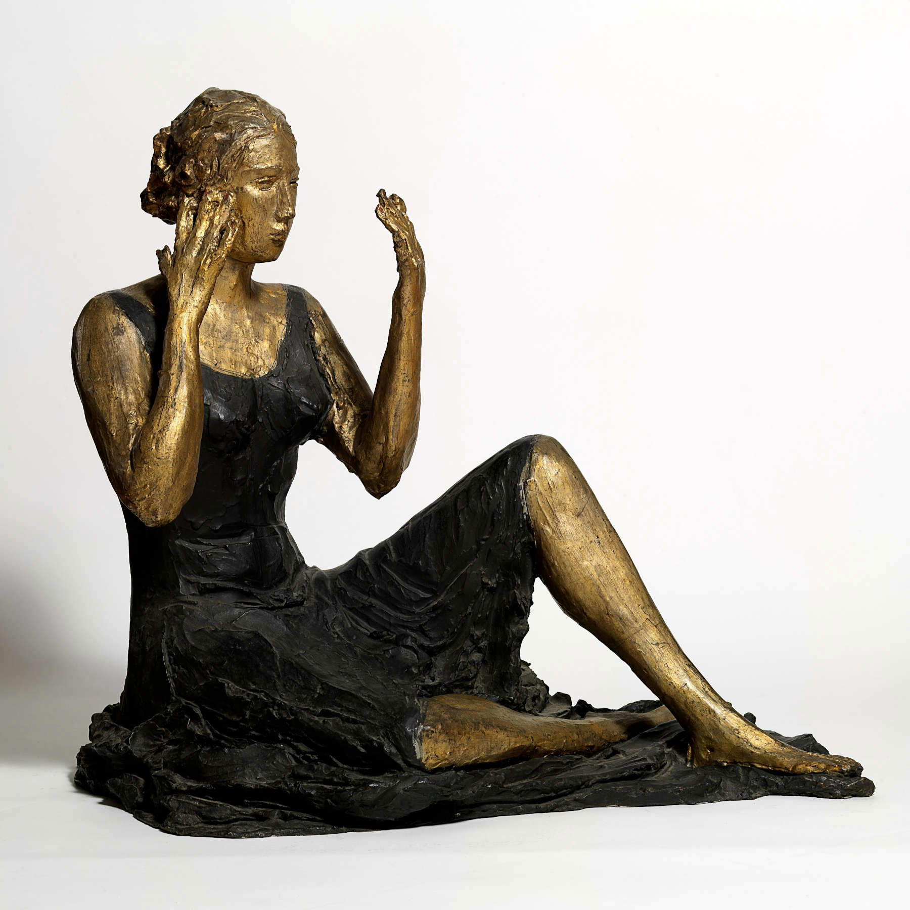 Lucio Fontana, Signorina seduta (1934; bronzo, 84 x 103 x 83 cm; Milano, Museo del Novecento)