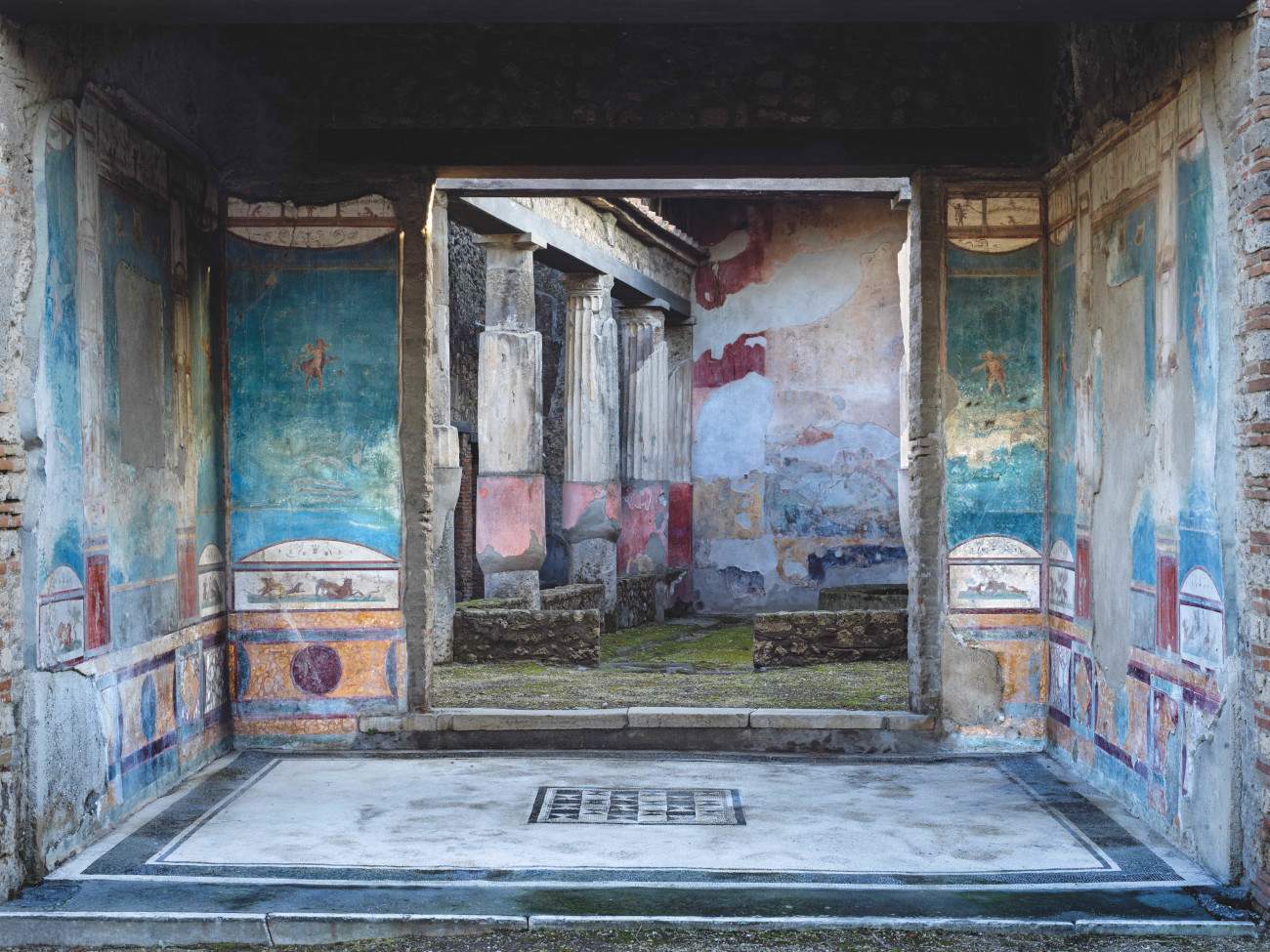 Rome, the interiors of Pompeii's domus in Luigi Spina's shots on display at Castel Sant'Angelo 