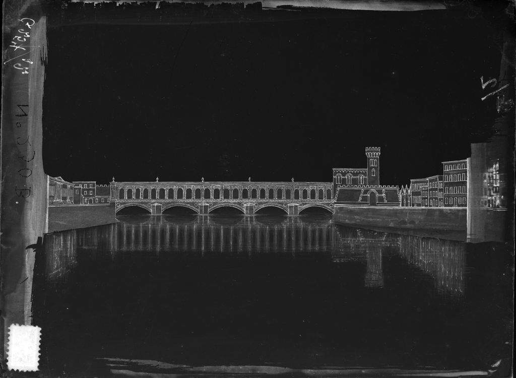 Veduta di Pisa durante la luminara del 1867, negativo (Archivio Fotografico della Soprintendenza di Pisa) Veduta di Pisa durante la luminara del 1867, negativo (Archivio Fotografico della Soprintendenza di Pisa)