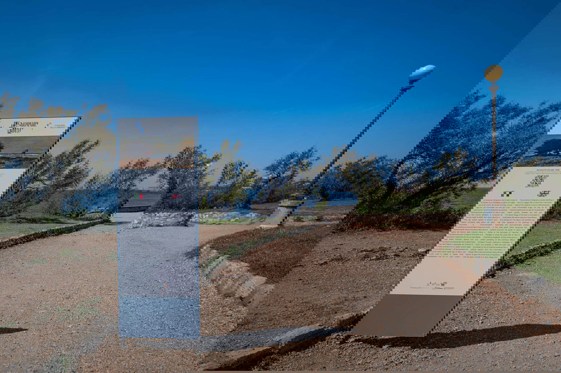 Kunstvolle Uferpromenade Kunstvolle Uferpromenade