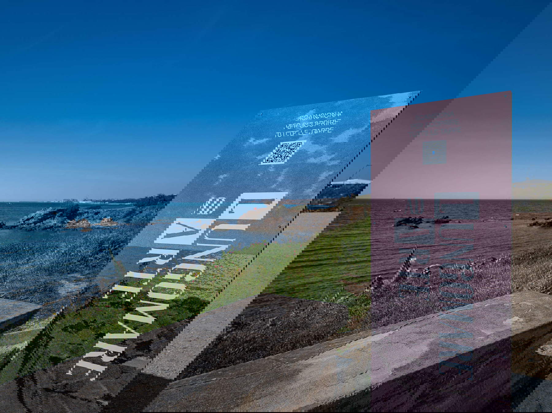 Kunstvolle Uferpromenade Kunstvolle Uferpromenade