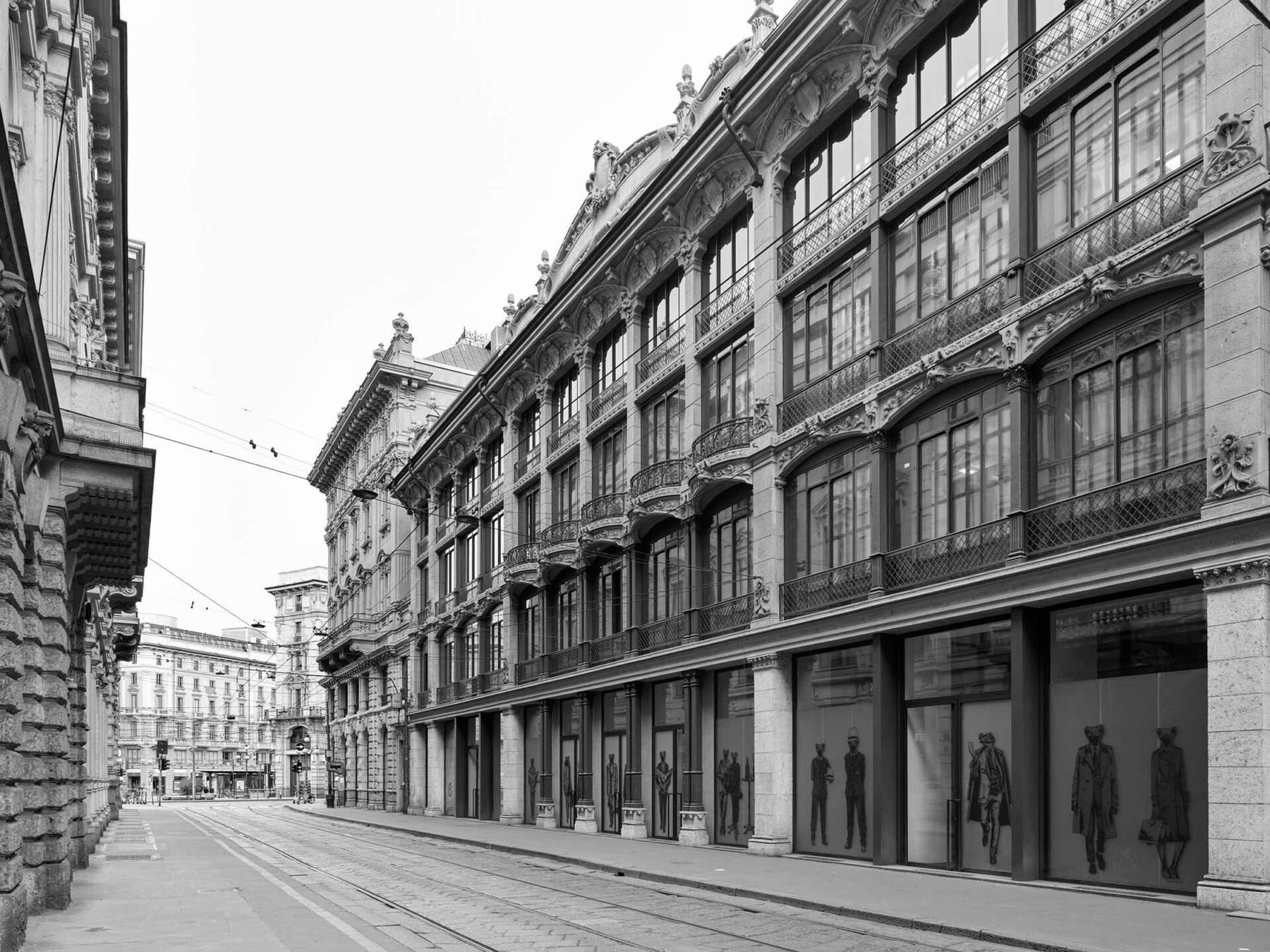Marco Introini, Palazzo Broggi, Palazzo Credito Italiano, Piazza Cordusio, Milan, 2021 Marco Introini, Palazzo Broggi, Palazzo Credito Italiano, Piazza Cordusio, Milan, 2021