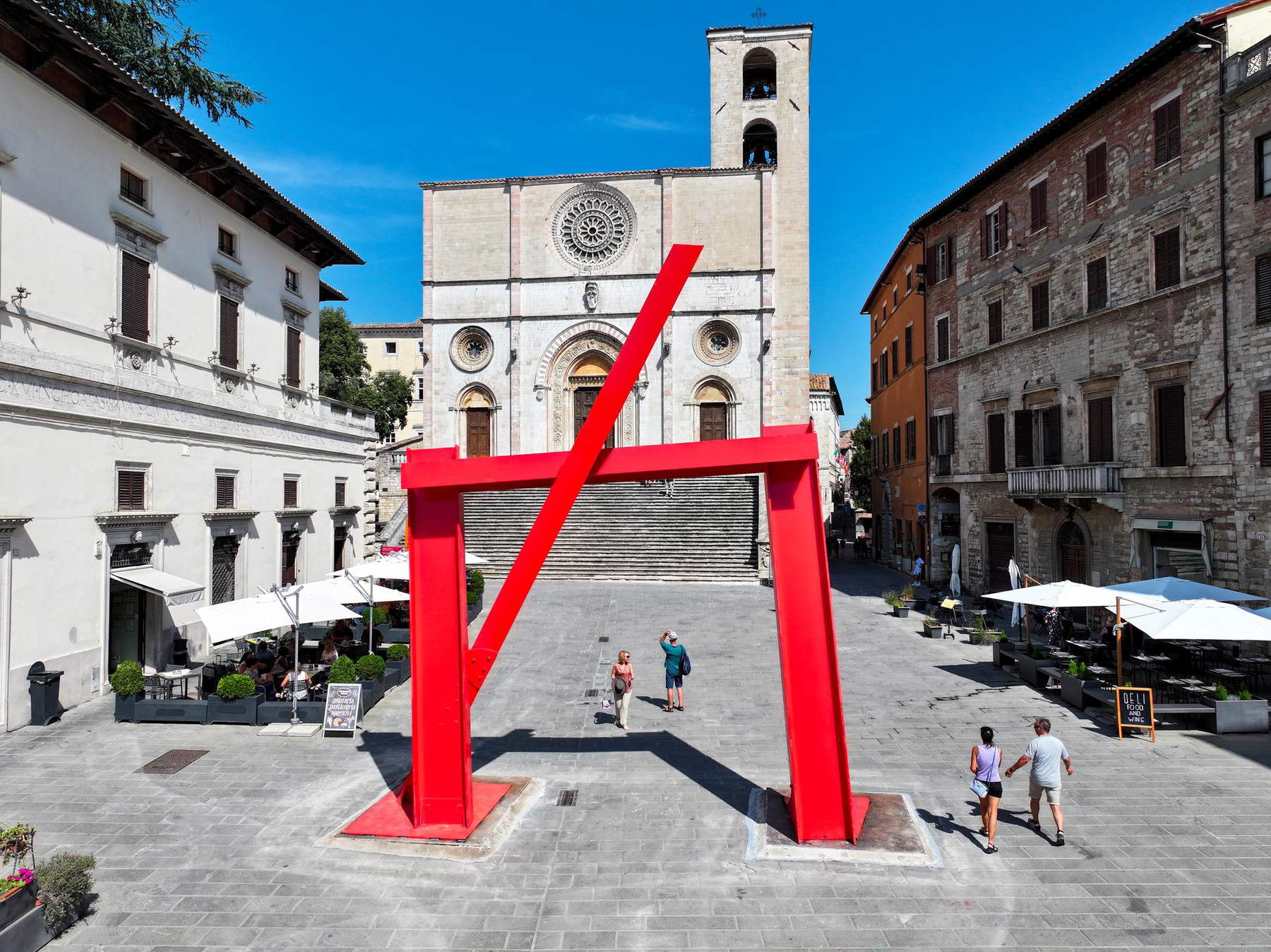 Eine Ausstellung in Todi ist eine Hommage an Mark Di Suvero