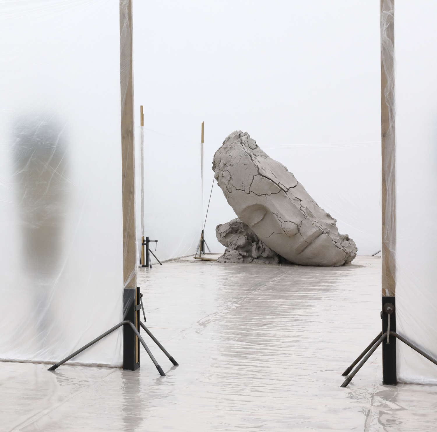 Allestimenti della mostra Mark Manders. Silent Studio