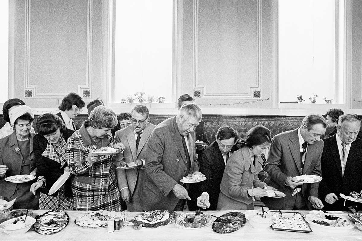 Martin Parr, La torre pendente Italia, Pisa, 1990, da “Small World” © Martin Parr/Magnum Photos Martin Parr, La torre pendente Italia, Pisa, 1990, da “Small World” © Martin Parr/Magnum Photos