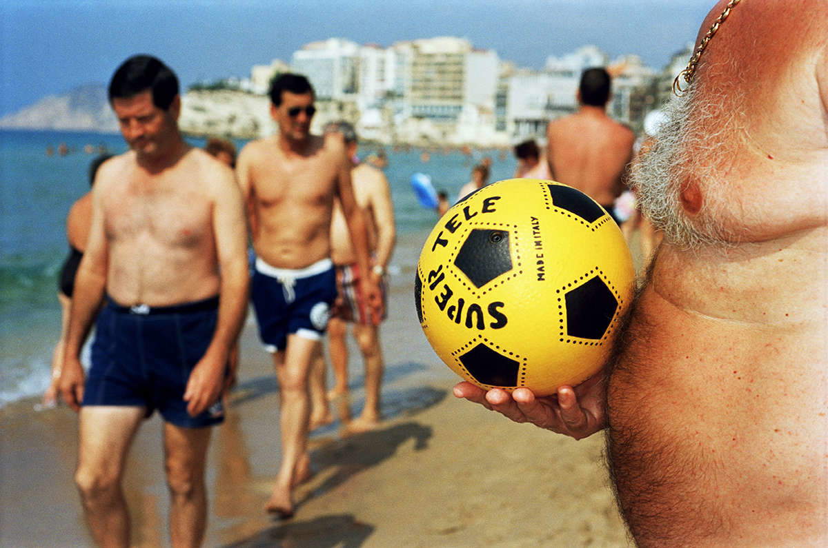 Martin Parr, Spagna, Benidorm, 1997, da “Life’s a Beach” © Martin Parr/Magnum Photos Martin Parr, Spagna, Benidorm, 1997, da “Life’s a Beach” © Martin Parr/Magnum Photos
