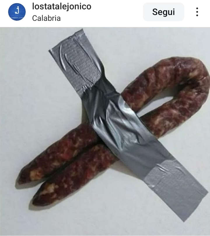 Meme su Comedian, la banana di Cattelan Meme su Comedian, la banana di Cattelan