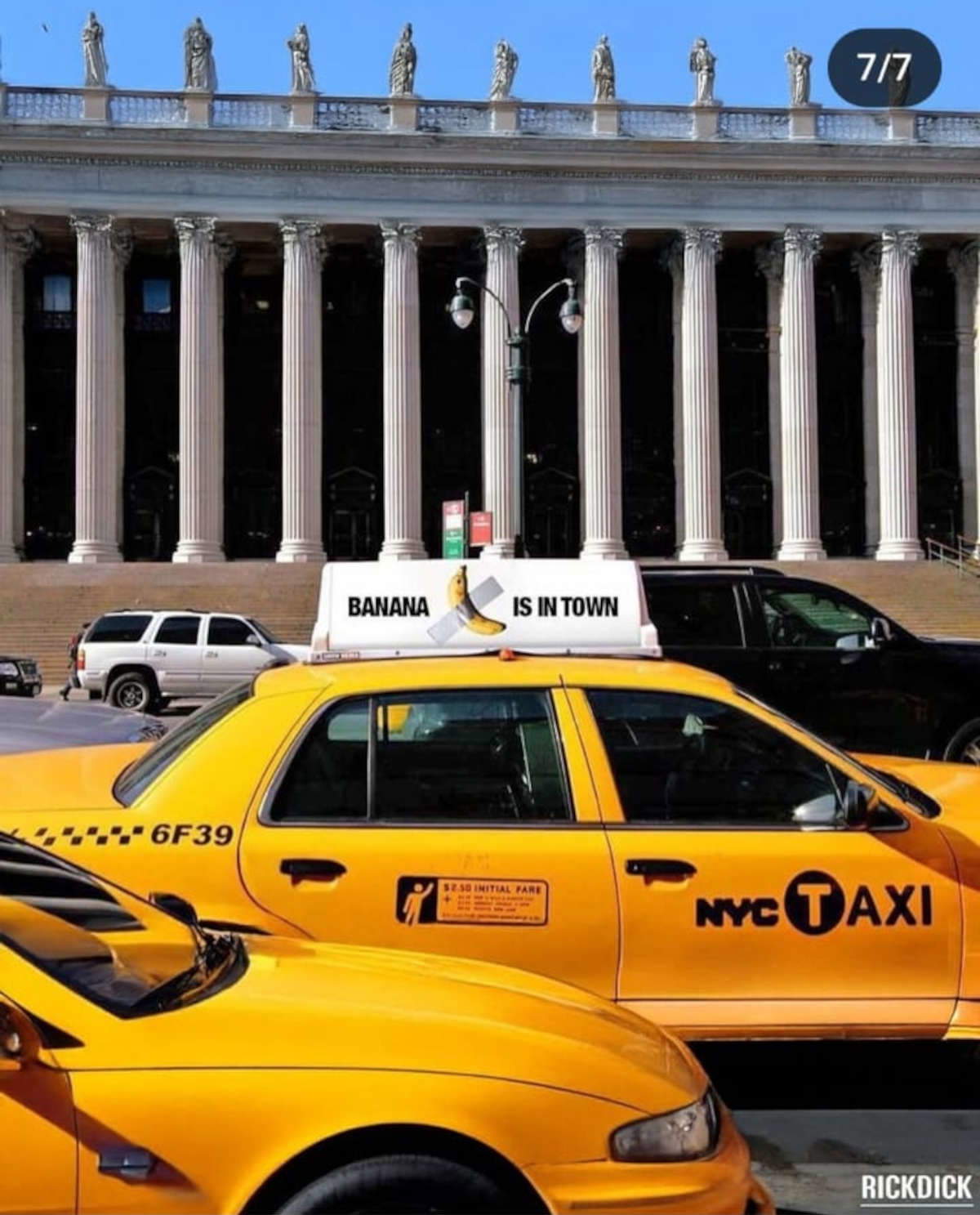 Meme su Comedian, la banana di Cattelan Meme su Comedian, la banana di Cattelan