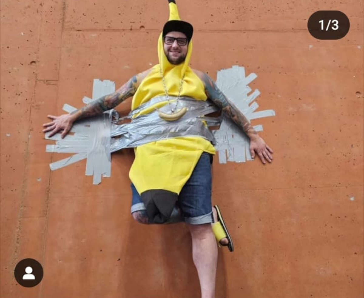 Meme su Comedian, la banana di Cattelan Meme su Comedian, la banana di Cattelan