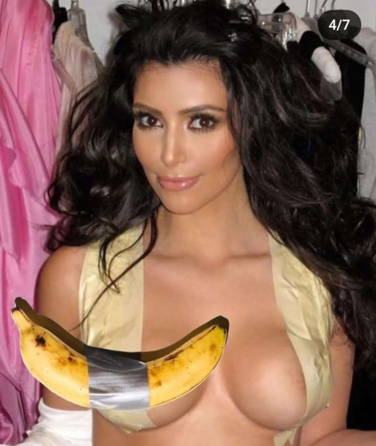Meme su Comedian, la banana di Cattelan Meme su Comedian, la banana di Cattelan